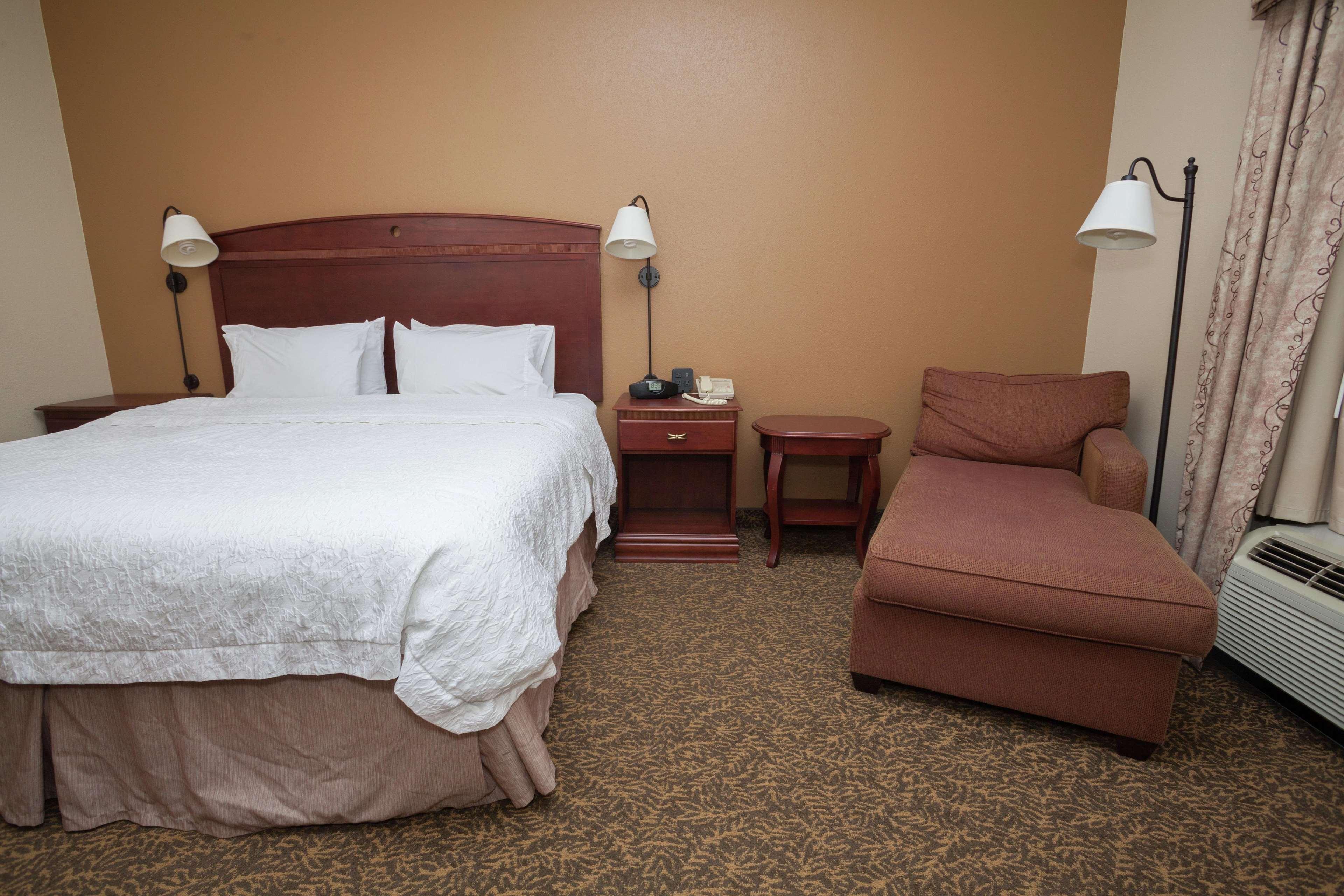 Hampton Inn Онеонта Экстерьер фото
