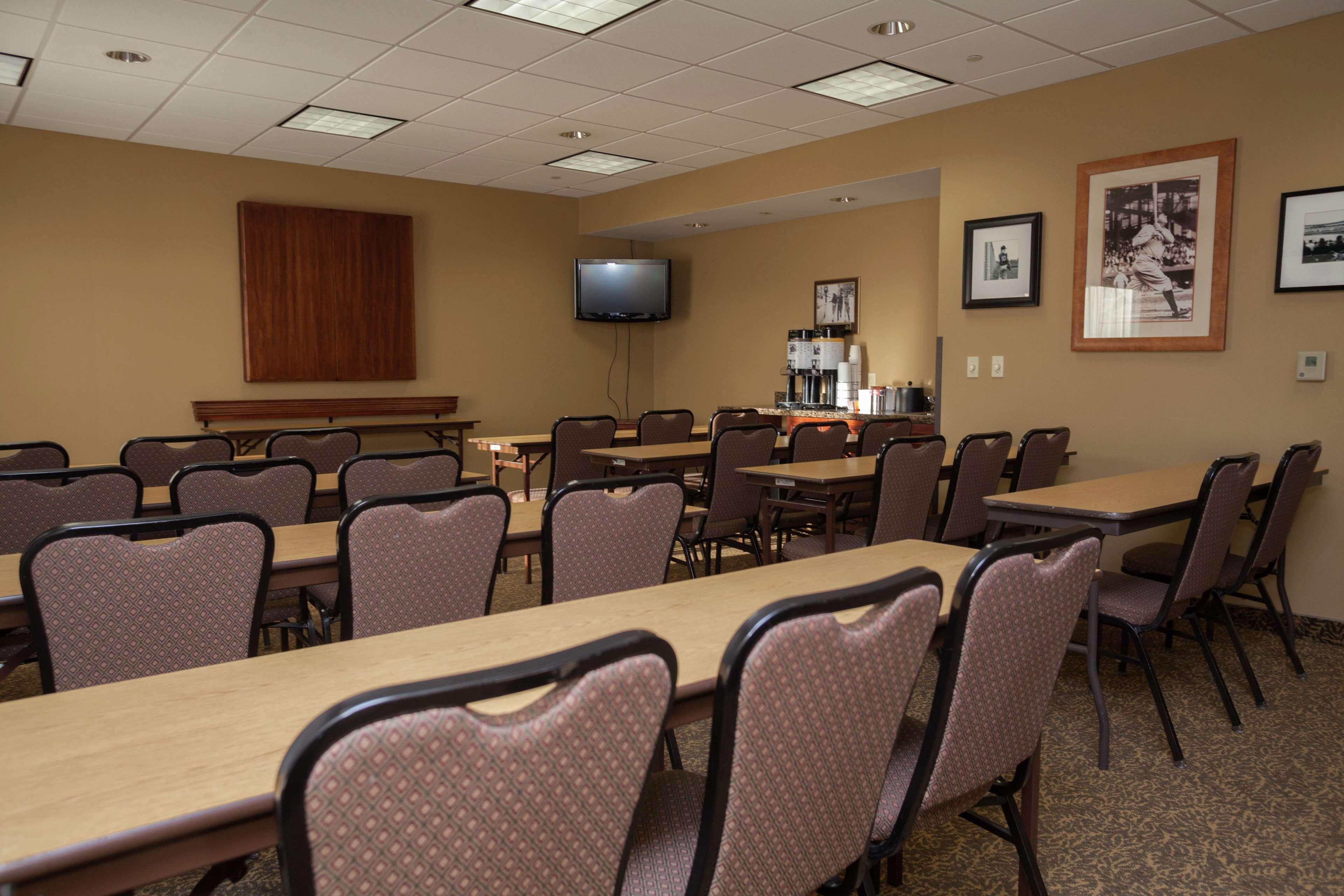 Hampton Inn Онеонта Экстерьер фото