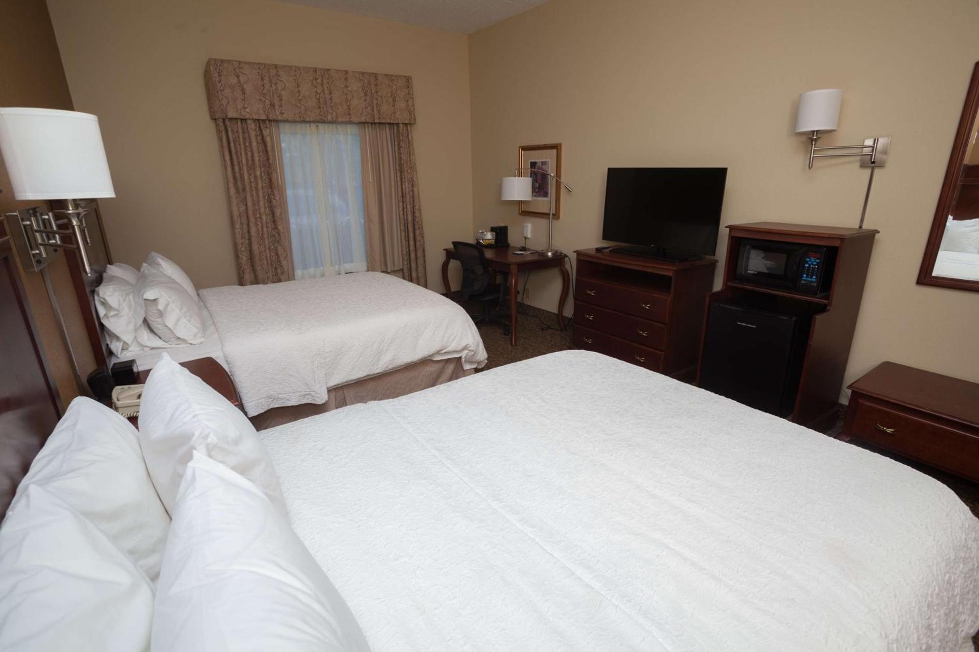 Hampton Inn Онеонта Экстерьер фото