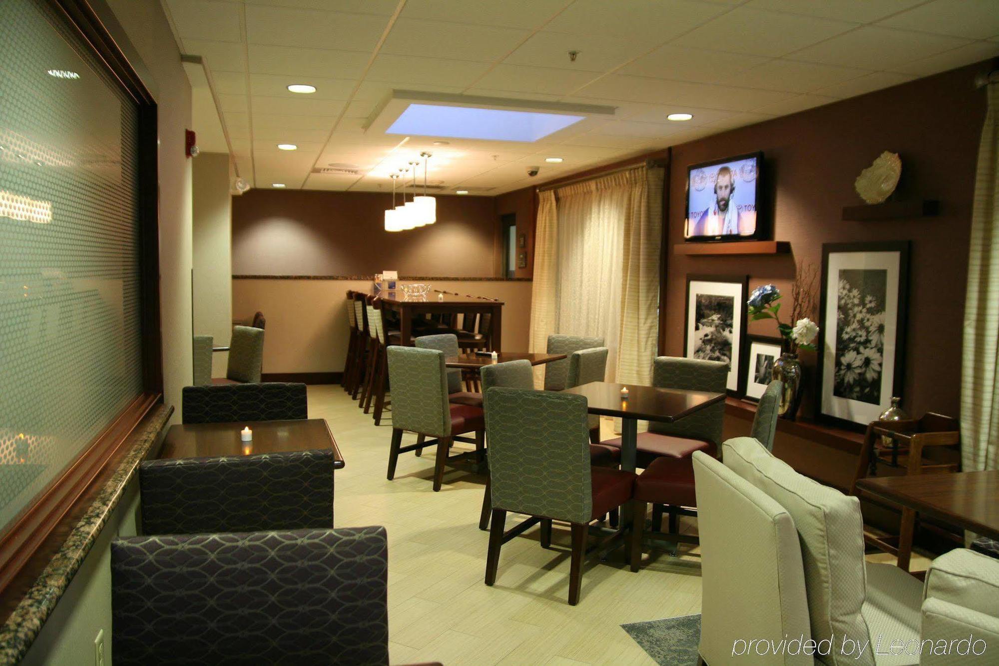 Hampton Inn Онеонта Экстерьер фото