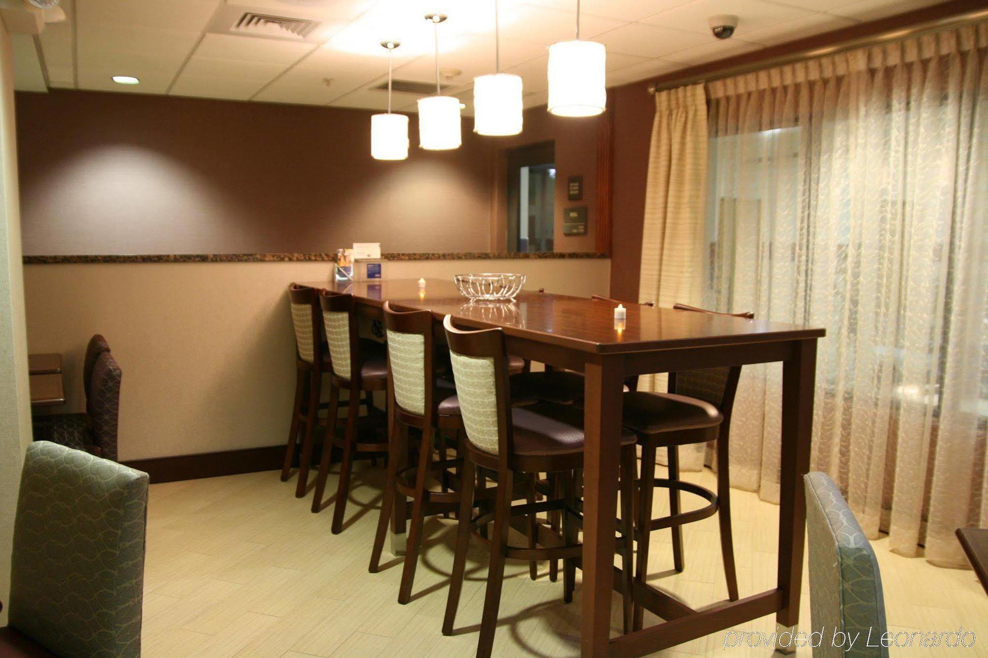 Hampton Inn Онеонта Экстерьер фото