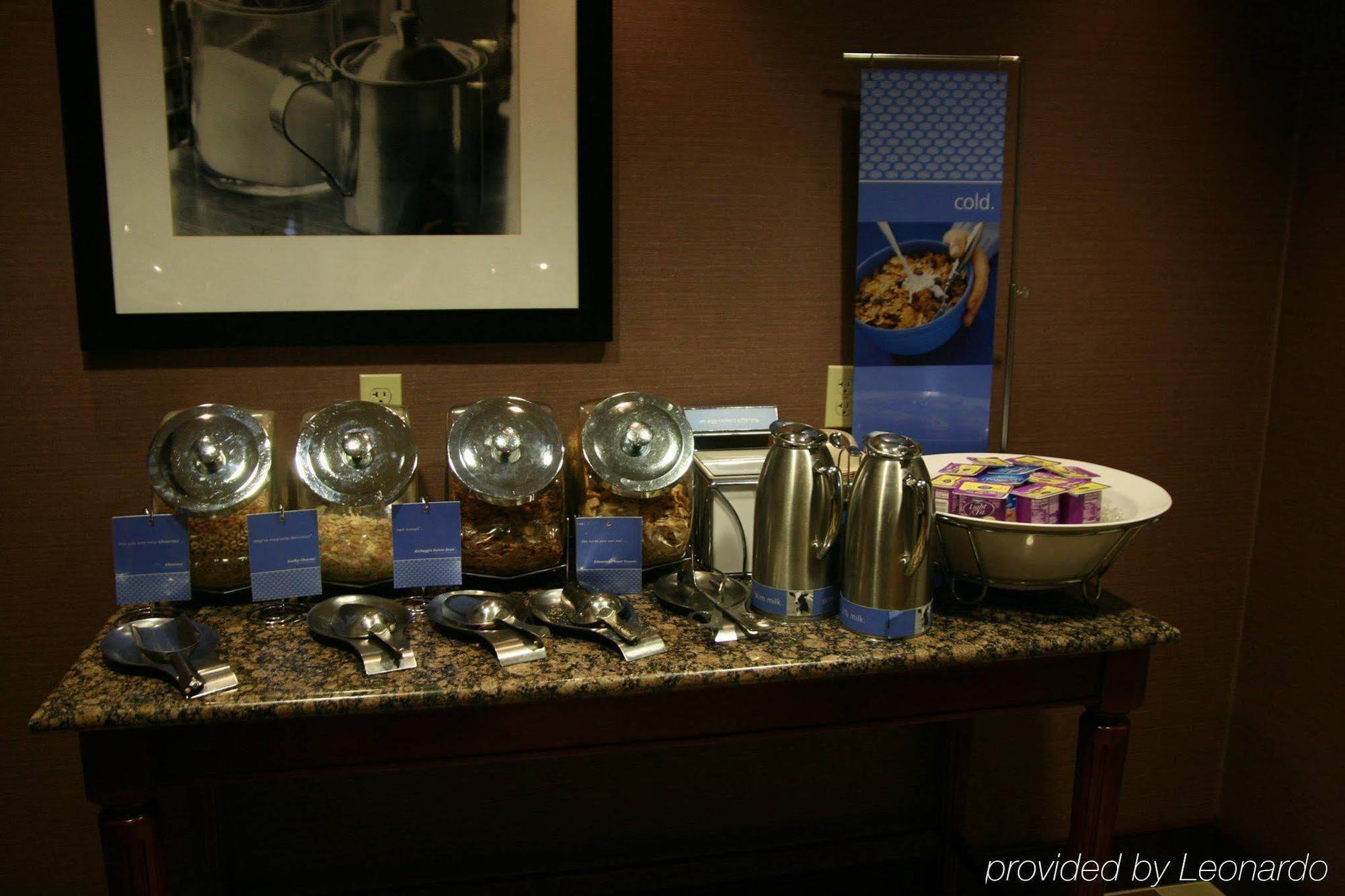 Hampton Inn Онеонта Экстерьер фото