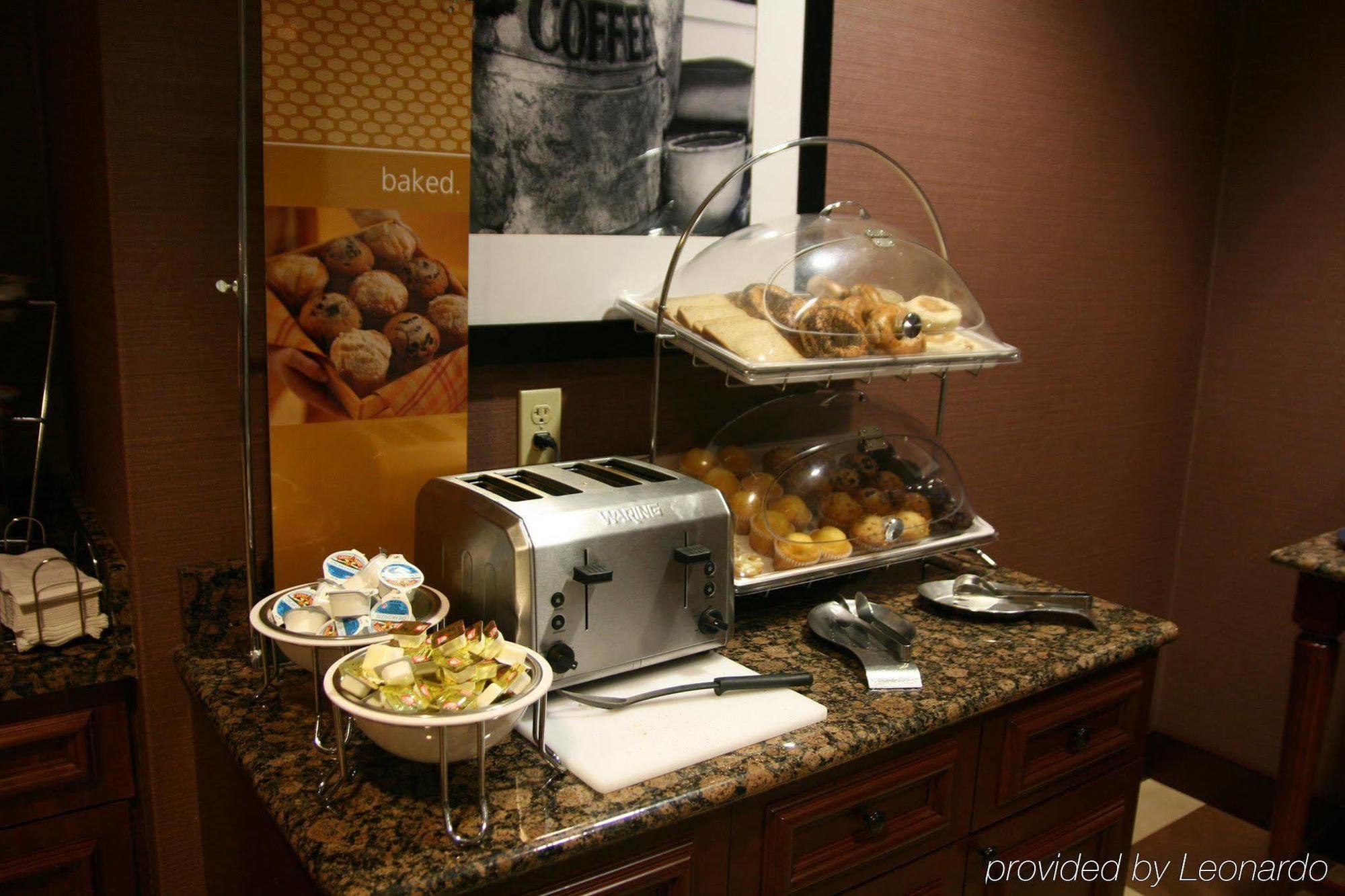 Hampton Inn Онеонта Экстерьер фото