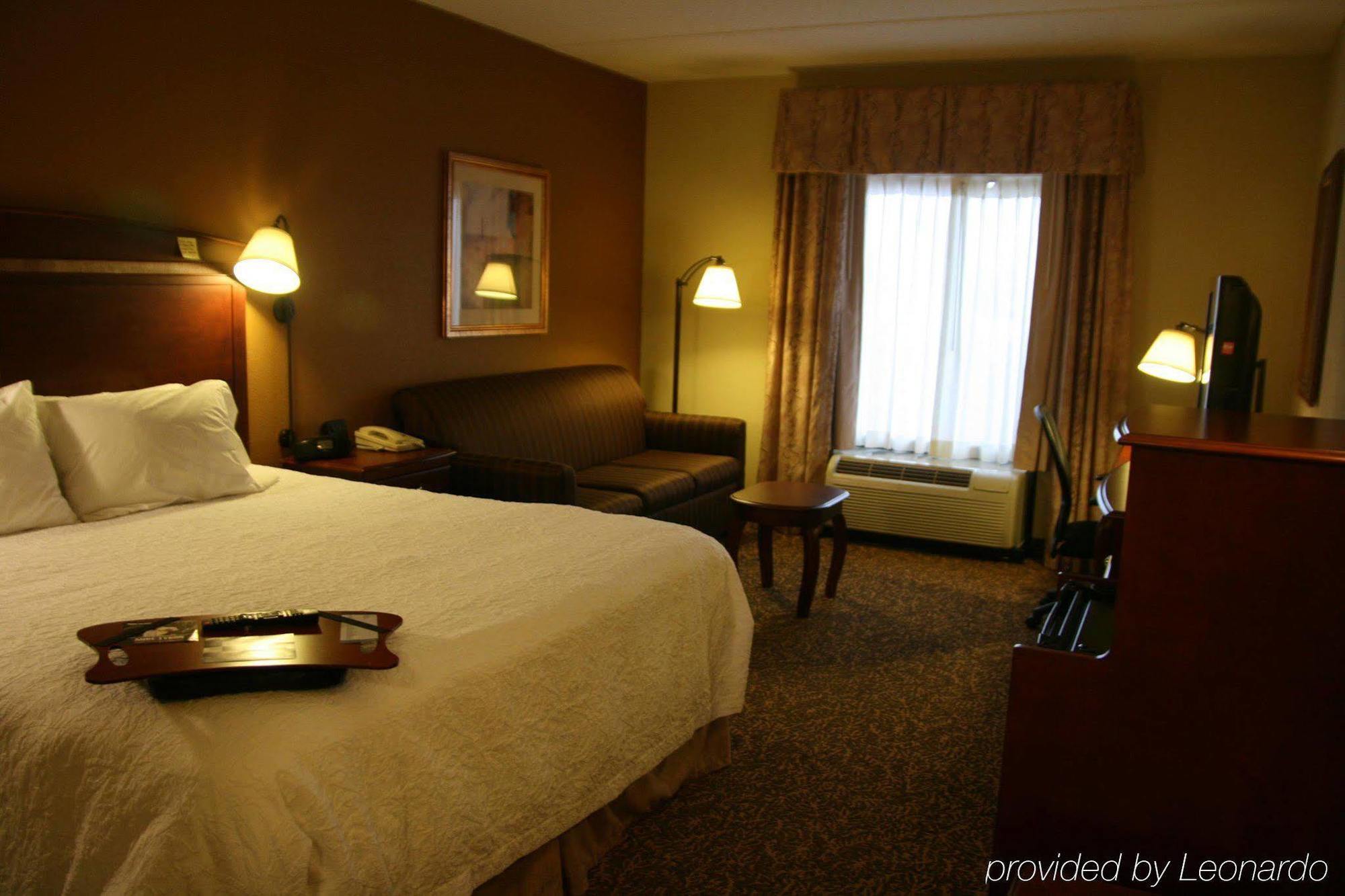 Hampton Inn Онеонта Экстерьер фото