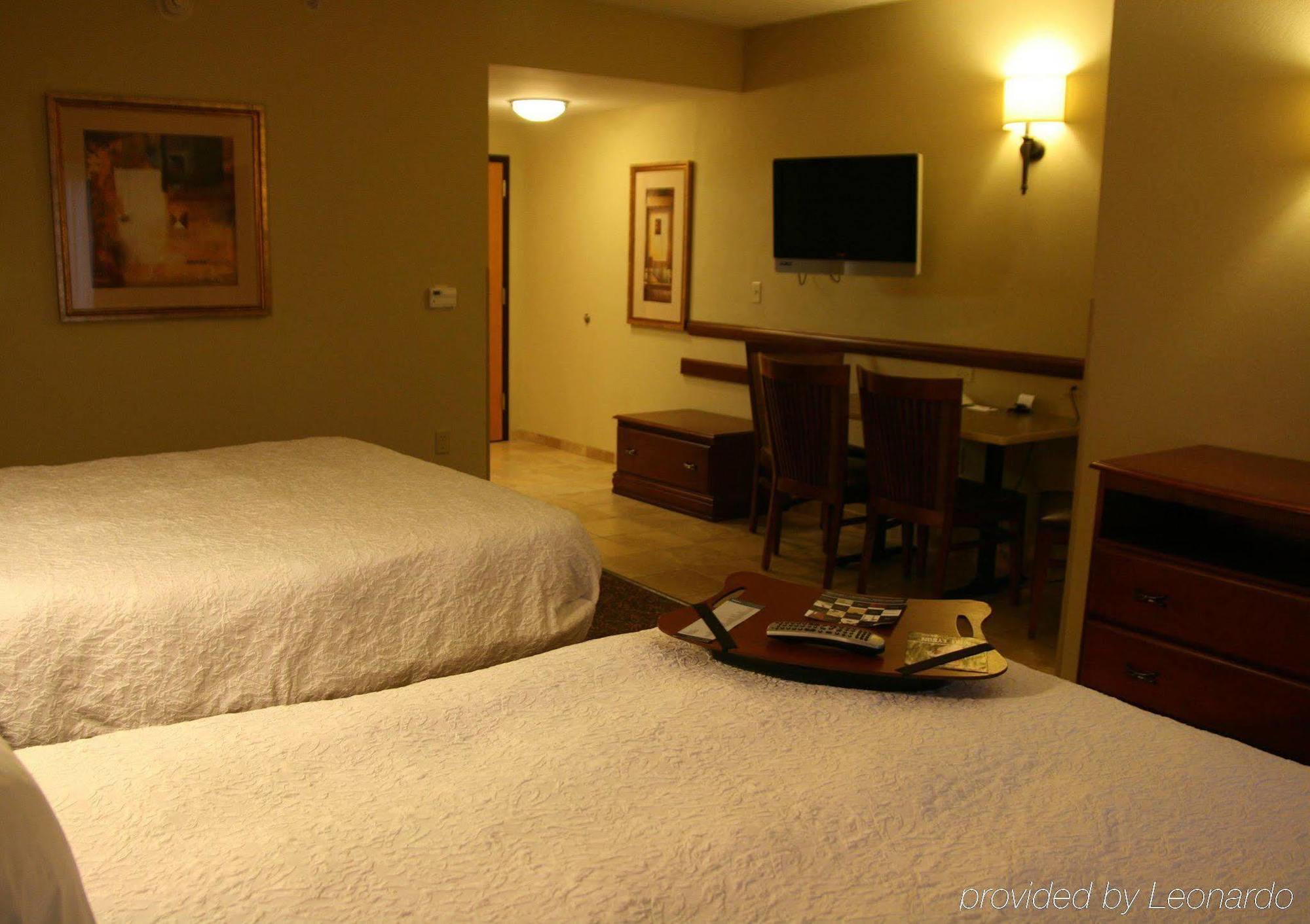 Hampton Inn Онеонта Экстерьер фото