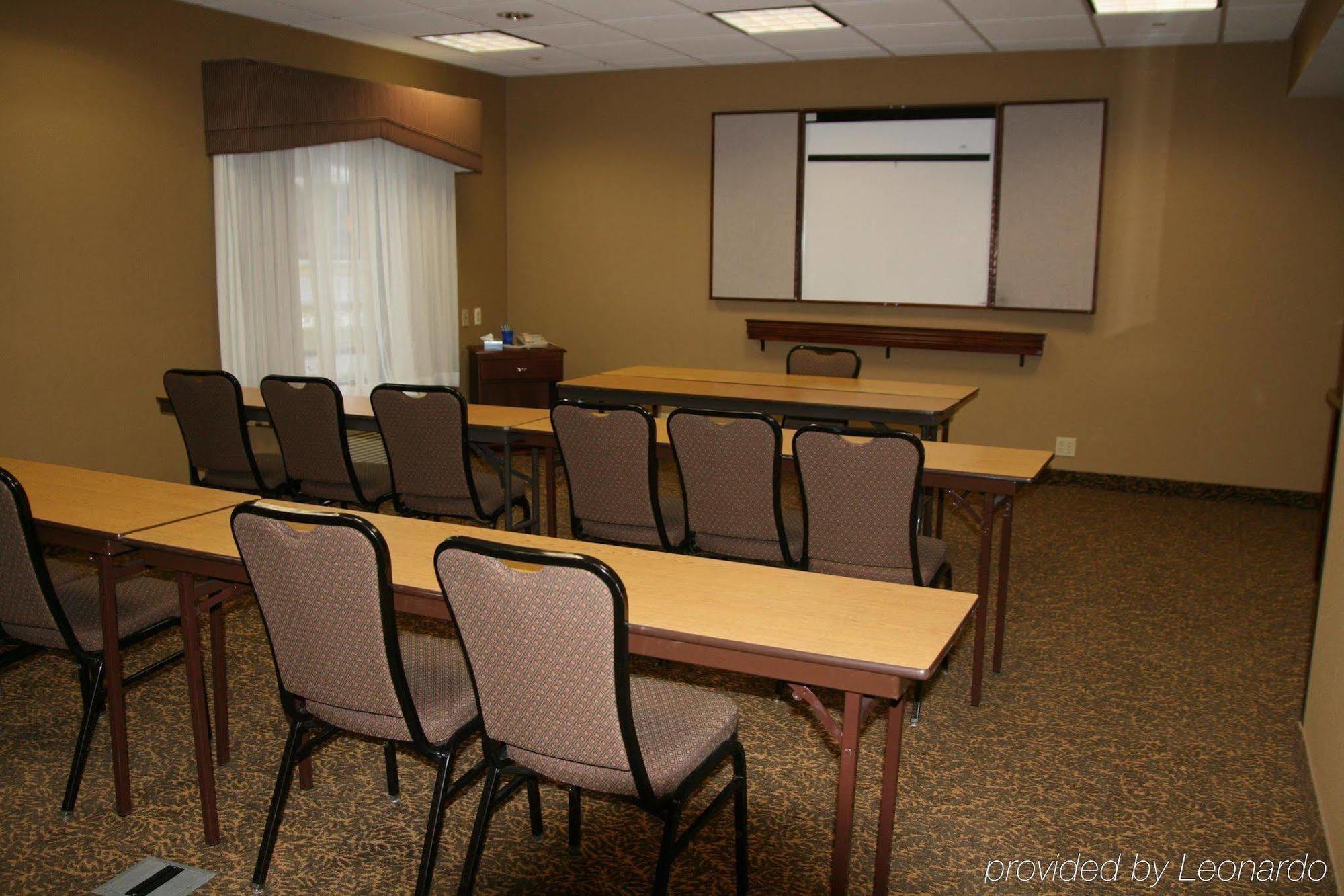 Hampton Inn Онеонта Экстерьер фото